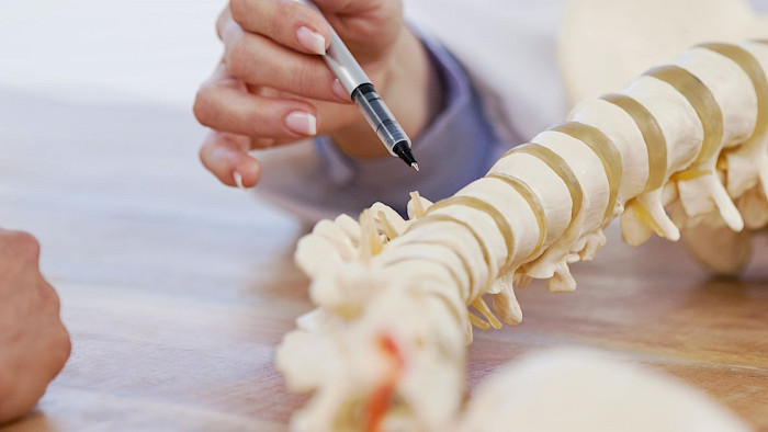 Behandlung von Patienten mit degenerativer Bandscheibenerkrankung im Knochenalter