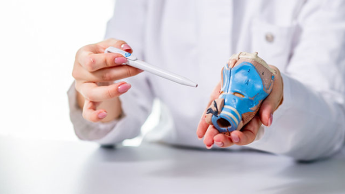 Hyperactivité thyroïdienne (hyperthyroïdie) | Swiss Medical Network
